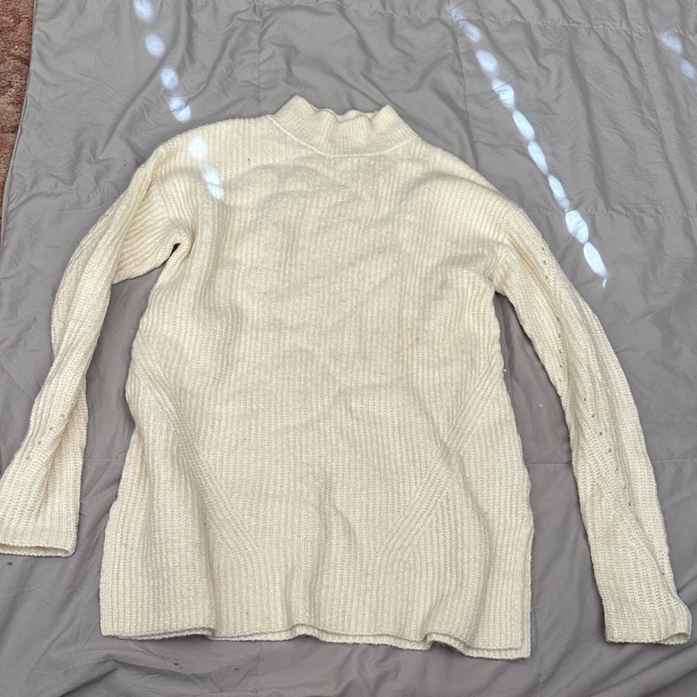 Old Navy Cream Women's Turtleneck Sweater